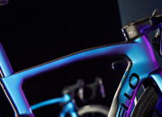 új Pinarello Dogma F és a Luxter Blue festés