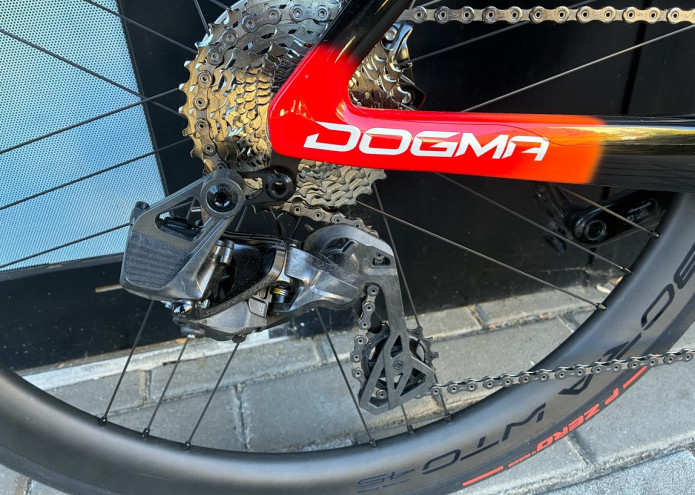 BEÉRTE-E AZ ÚJ CAMPA A DURA ACE DI2-T ÉS A SRAM RED AXS-T VAGY CSALÓDNOM KELLETT? - CAMPAGNOLO SUPER RECORD 13 TESZT