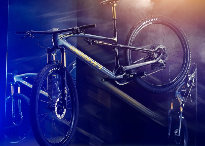 ÚJ, LUXTER GREY SZÍNBEN IS ELÉRHETŐ A PINARELLO DOGMA XC!