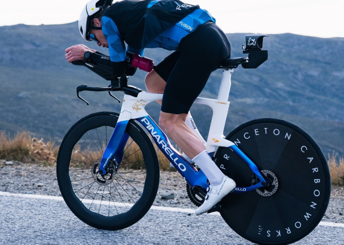 Nézd meg Casper Stornes világbajnok Pinarello Bolide F TT-jét!