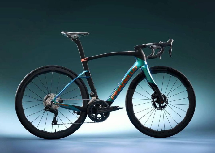 A BÖLCSEK KÖVE – PINARELLO DOGMA X MODELLBEMUTATÓ