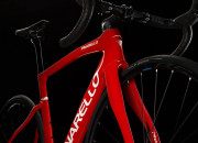 A BÉBIDOGMA SZÁRNYAI - PINARELLO F1 MODELLBEMUTATÓ