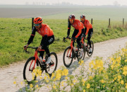Hamarosan kezdődik a Paris-Roubaix - az Ineos az új Dogma F-el indul!
