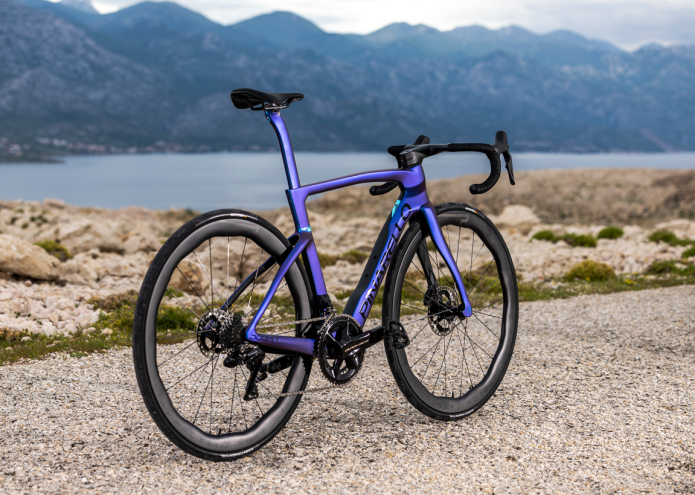 A SZTRATOSZFÉRA ÍZE - PINARELLO DOGMA F MODELLBEMUTATÓ