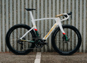 GERAINT THOMAS NEM MINDENNAPI BÚCSÚAJÁNDÉKJA