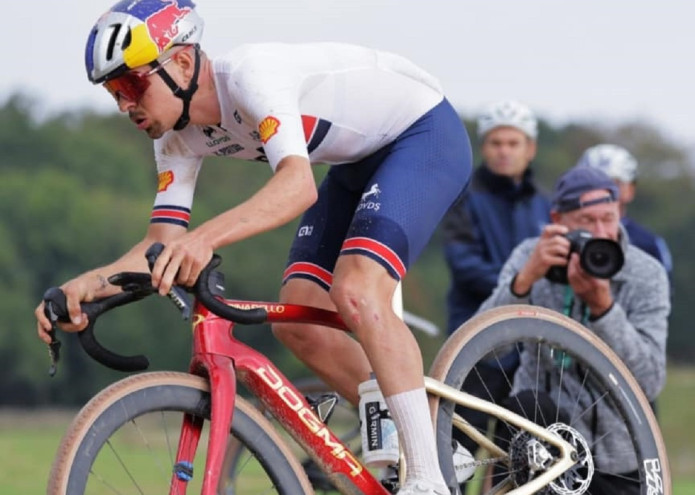 A Q36.5 Pro Cycling Team 2026-tól többé nem Scott kerékpárokat, hanem Pinarello-t fog használni!